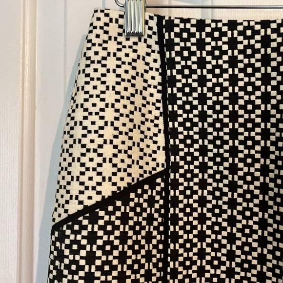 J. Crew | Paneled Black & Cream Geometric Jacquard Pencil Skirt Size 4 Office - Picture 5 of 11